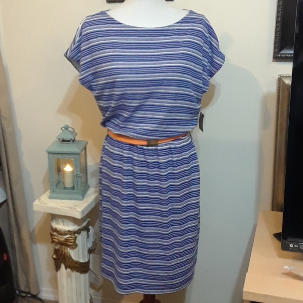 NWT Super Cute Gabby Skye Cold Shoulder Dress